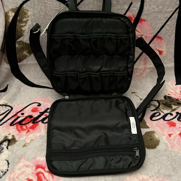 💖💖PRICE DROP💖💖NWT💜DoTERRA Essential Oil Bag by Aroma Ready💜NWT - HOLDS 36 - Picture 6 of 9